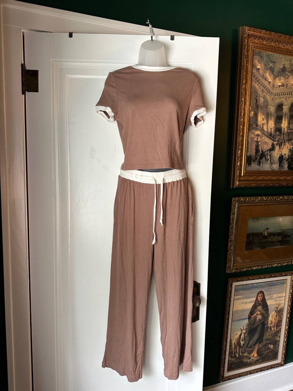 Relaxed Two-Piece Crop Top & Wide-Leg Pants Set - Mauve with White Trim